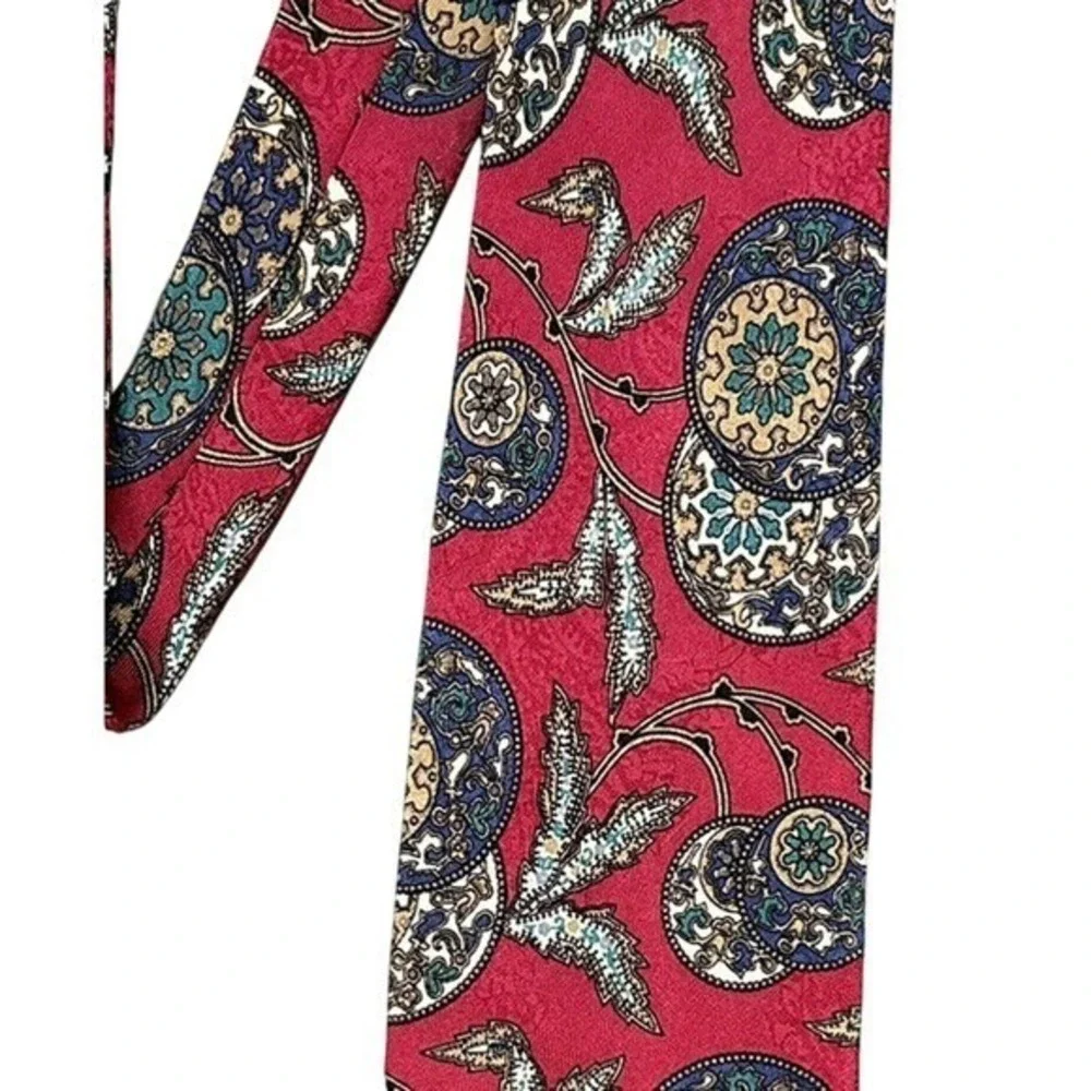 Robert Talbott Silk Tie Red Medallion Paisley Hand Sewn Retro USA Ivy‎ Leauge
